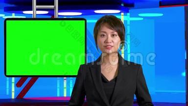 亚洲女新闻主播在虚拟电视工作室，<strong>原创</strong>设计元素